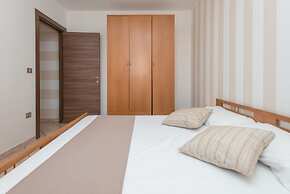 Trilocale Isola di Pazze PT fronte mare