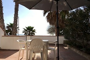 Trilocale Isola di Pazze PT fronte mare