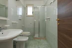 Trilocale Isola di Pazze PT fronte mare