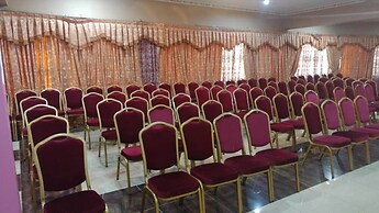 Obaa'S Golden Plaza Hotel
