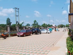 Obaa'S Golden Plaza Hotel