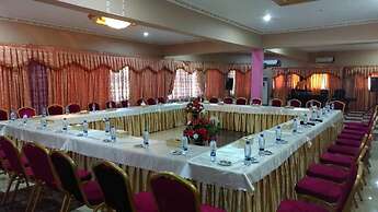 Obaa'S Golden Plaza Hotel
