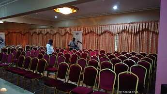 Obaa'S Golden Plaza Hotel
