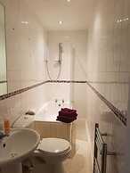 Spacious Bright & Modern Living