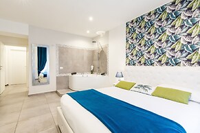 Aeterna Suites Collection