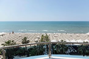 Grand Blue FAFA Resort & Spa