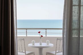 Grand Blue FAFA Resort & Spa