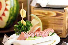 Grand Blue FAFA Resort & Spa