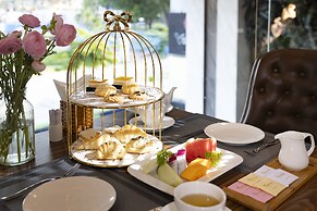 Winsuites Sai Gon Hotel