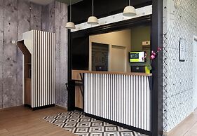 B&B HOTEL CERGY Saint-Christophe