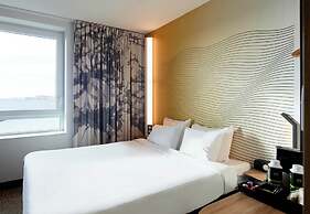 B&B HOTEL CERGY Saint-Christophe