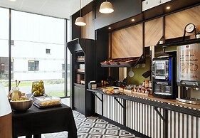 B&B HOTEL CERGY Saint-Christophe