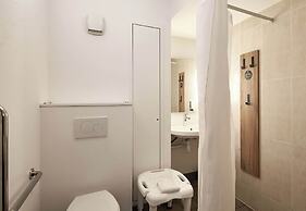 B&B HOTEL CERGY Saint-Christophe