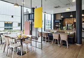 B&B HOTEL CERGY Saint-Christophe