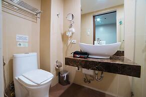 RedDoorz Premium @ West Avenue Quezon City