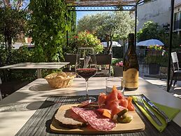 Le Pradet Hotel