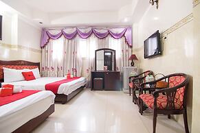 RedDoorz Plus near Tan Son Nhat Airport