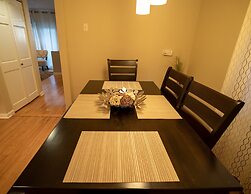 Lincoln Park Suites Operated by Roscoe Village Guesthouse