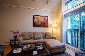 Lincoln Park Suites Operated by Roscoe Village Guesthouse