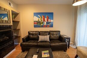 Lincoln Park Suites Operated by Roscoe Village Guesthouse