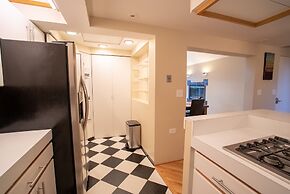 Lincoln Park Suites Operated by Roscoe Village Guesthouse