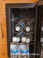 Log cabin rental & Finland Sauna Step House