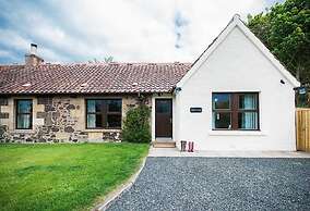 Maple Cottage With Hot Tub Near Cupar, Fife