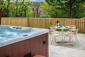 Maple Cottage With Hot Tub Near Cupar, Fife
