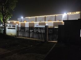 The Lotus Sutra Hotel