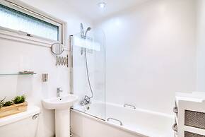 Otter With Mountain View and Enclosed Decking