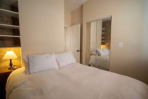 Old Town Suites Operated by Roscoe Village Guesthouse