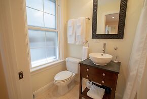 Old Town Suites Operated by Roscoe Village Guesthouse