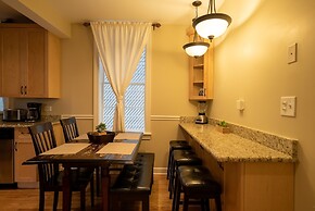 Old Town Suites Operated by Roscoe Village Guesthouse