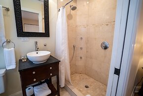 Old Town Suites Operated by Roscoe Village Guesthouse