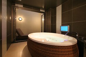 HOTEL W - Adults Only