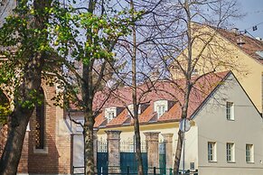 Peacock Boutique Apartments