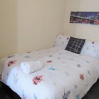 Spacious Apartment Heaton