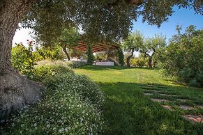 TD Il Vecchio Fienile Outdoor Kitchen with Pool View