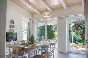 TD Il Vecchio Fienile Outdoor Kitchen with Pool View