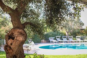 TD Il Vecchio Fienile Outdoor Kitchen with Pool View