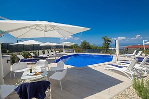 JAZZ at Rova Apartment Lun