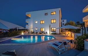 JAZZ at Rova Apartment Lun