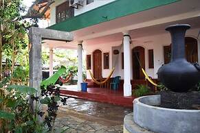 Rupa's Hotel Arugambay