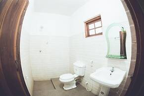 Rupa's Hotel Arugambay