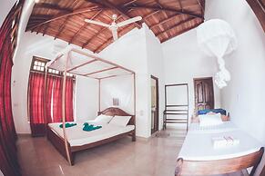 Rupa's Hotel Arugambay