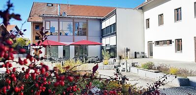 Ökölogisches Bildungszentrum Kultiviert