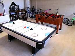 5 Br Pool Home with Spa in Aviana