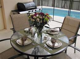 5 Br Pool Home with Spa in Aviana