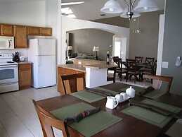 5 Br Pool Home with Spa in Aviana