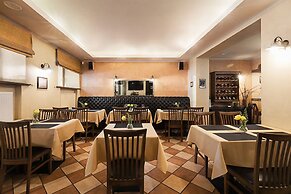 Conviva Hotel